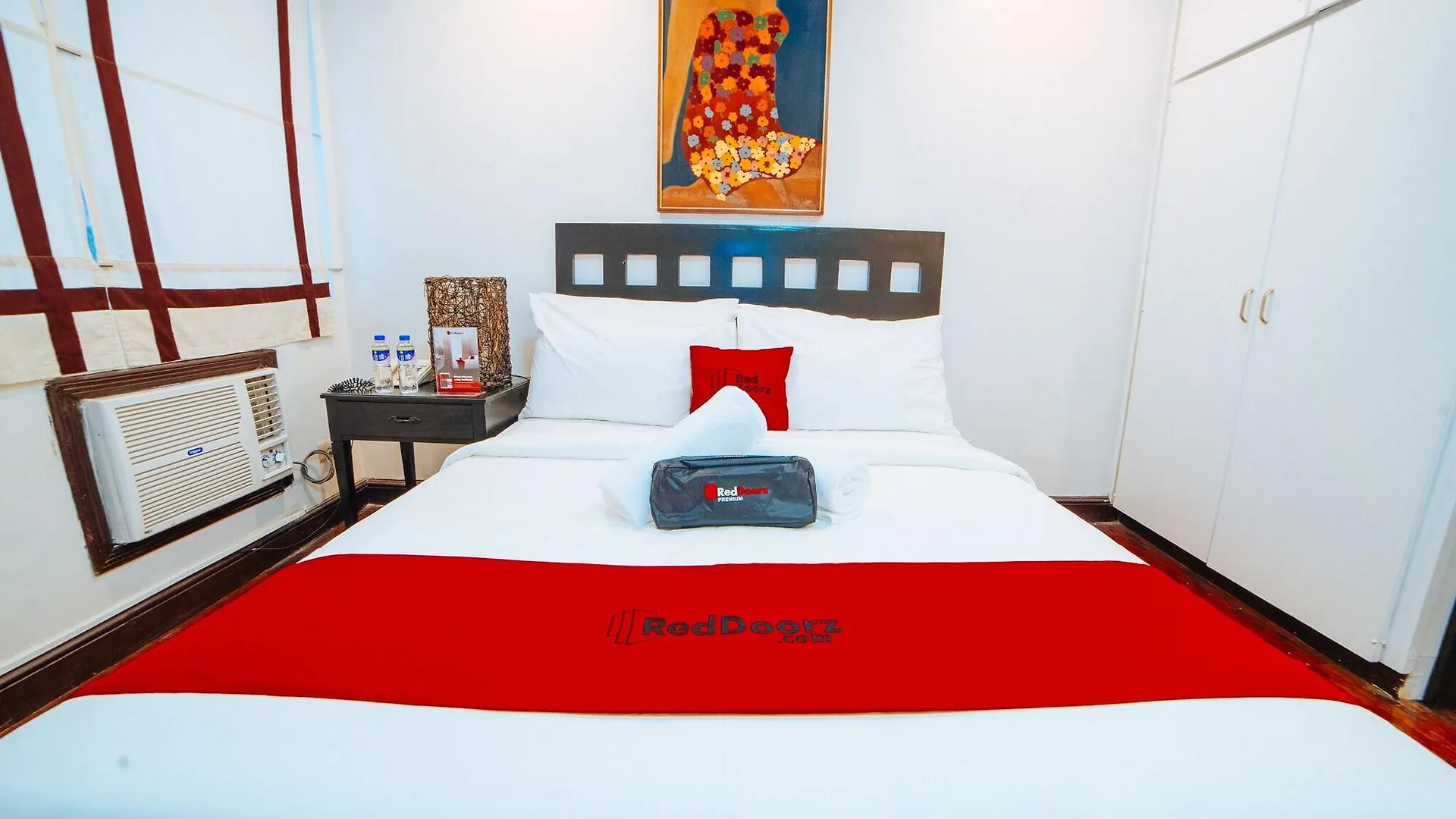 Отель Reddoorz Premium Near Greenbelt Makati - Vaccinated Staff Макати