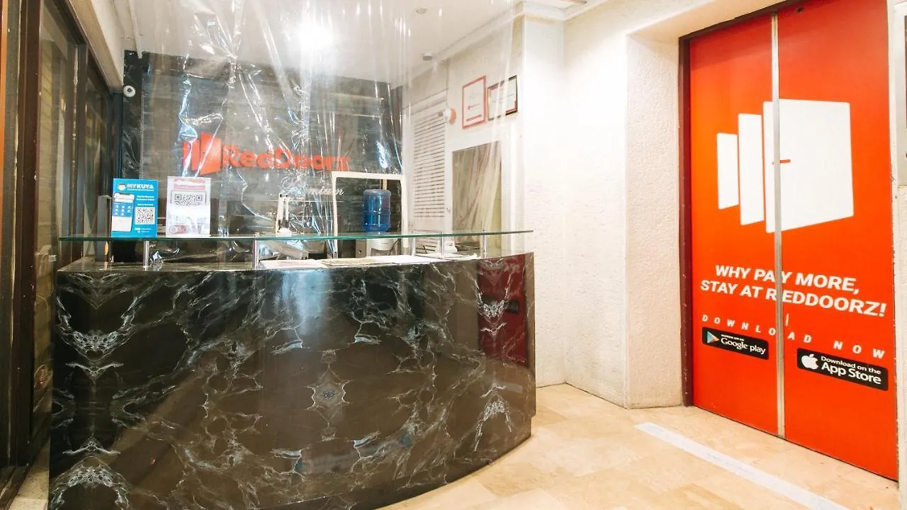 Reddoorz Premium Near Greenbelt Makati - Vaccinated Staff Makati City