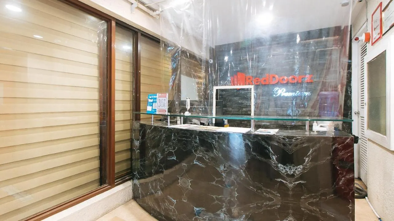 Reddoorz Premium Near Greenbelt Makati - Vaccinated Staff Makati City Philippines
