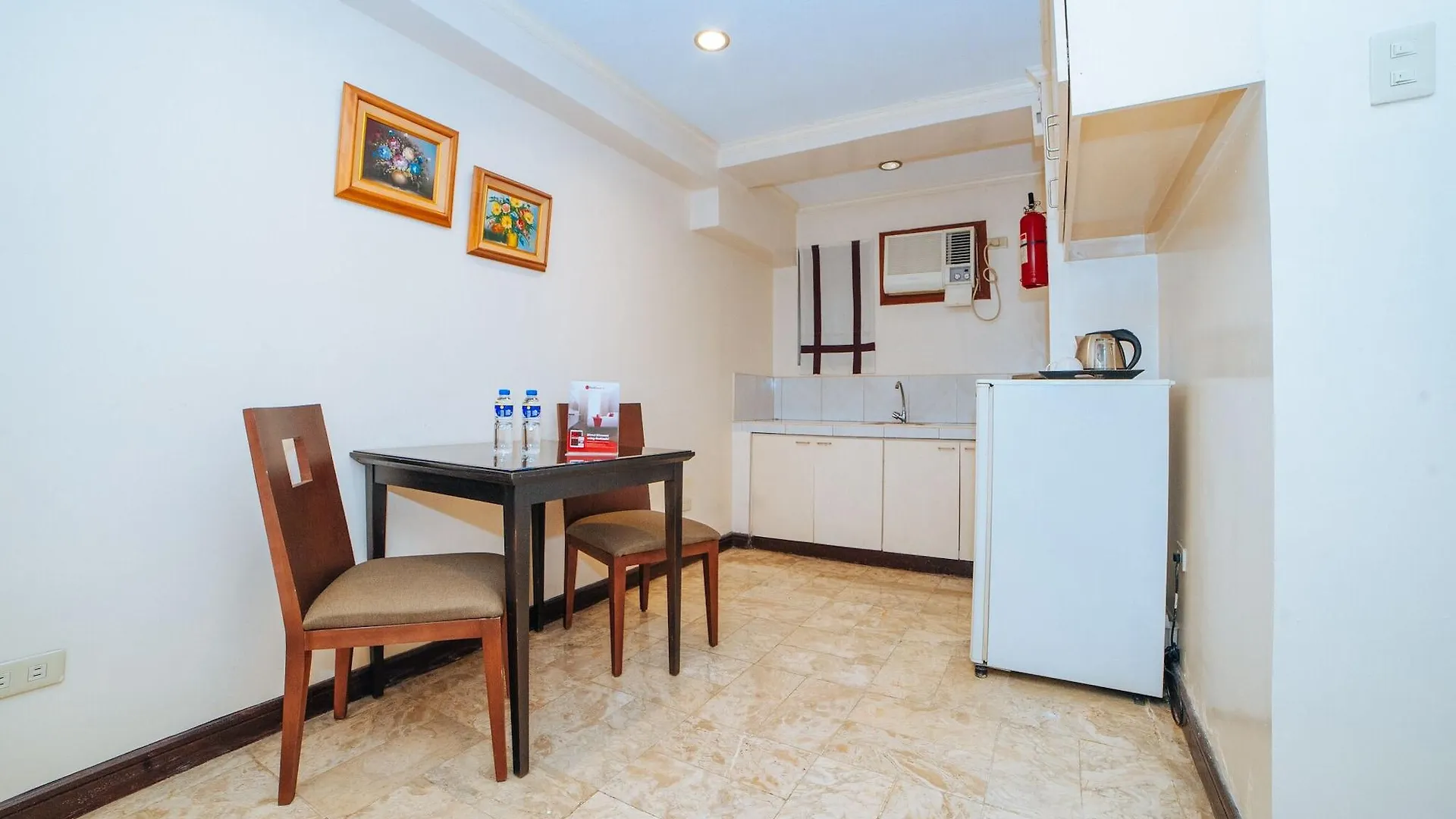 Reddoorz Premium Near Greenbelt Makati - Vaccinated Staff Makati City