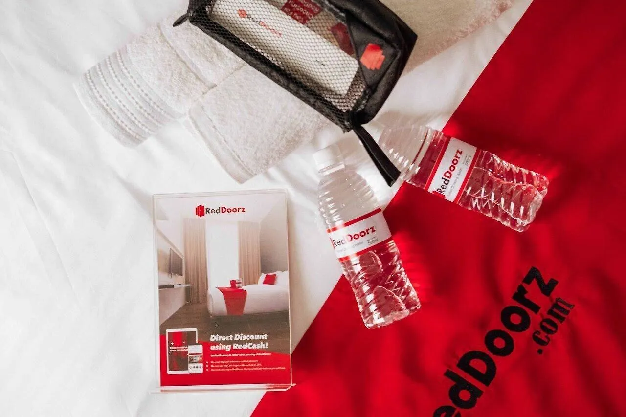Reddoorz Premium Near Greenbelt Makati - Vaccinated Staff Makati City