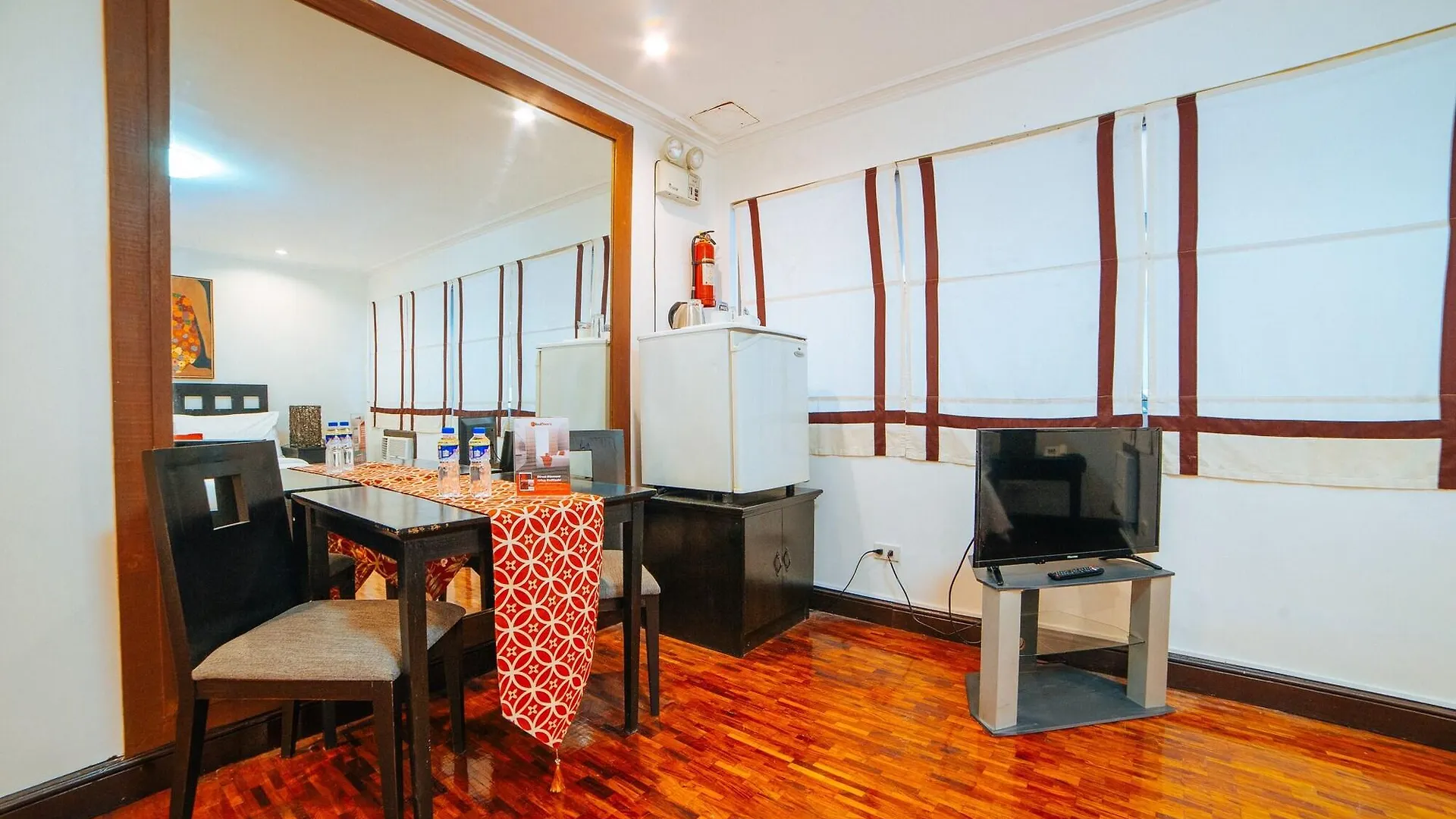 Hotel Reddoorz Premium Near Greenbelt Makati - Vaccinated Staff Makati City