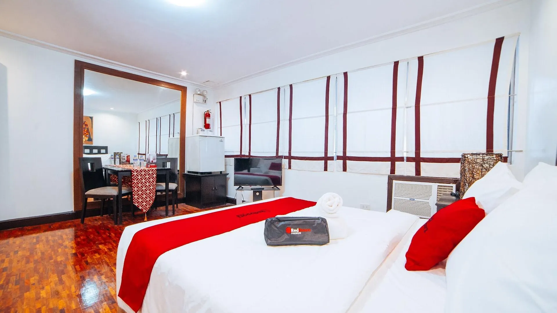 Reddoorz Premium Near Greenbelt Makati - Vaccinated Staff Makati City Hotel