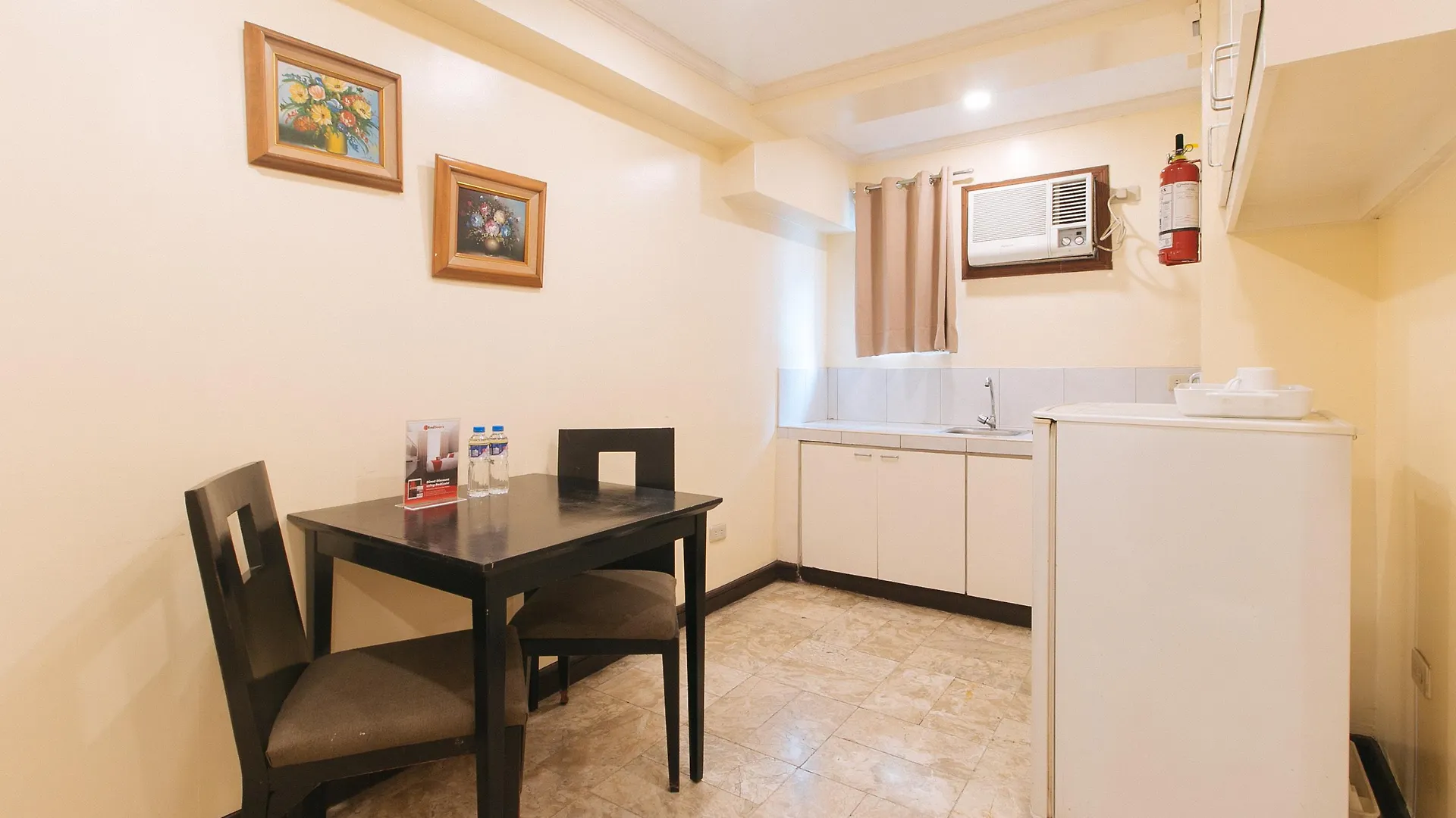**** Hotel Reddoorz Premium Near Greenbelt Makati - Vaccinated Staff Makati City Philippines