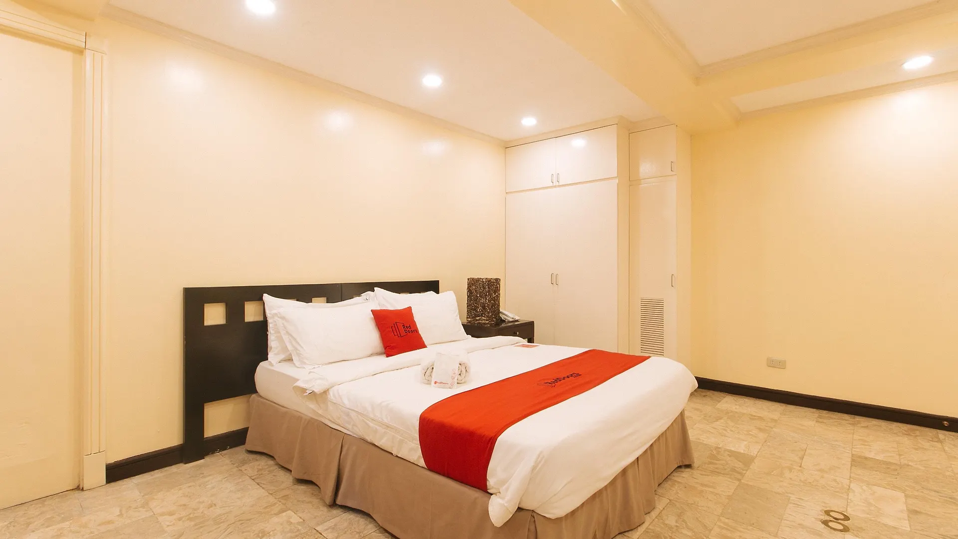 Reddoorz Premium Near Greenbelt Makati - Vaccinated Staff Makati City Hotel