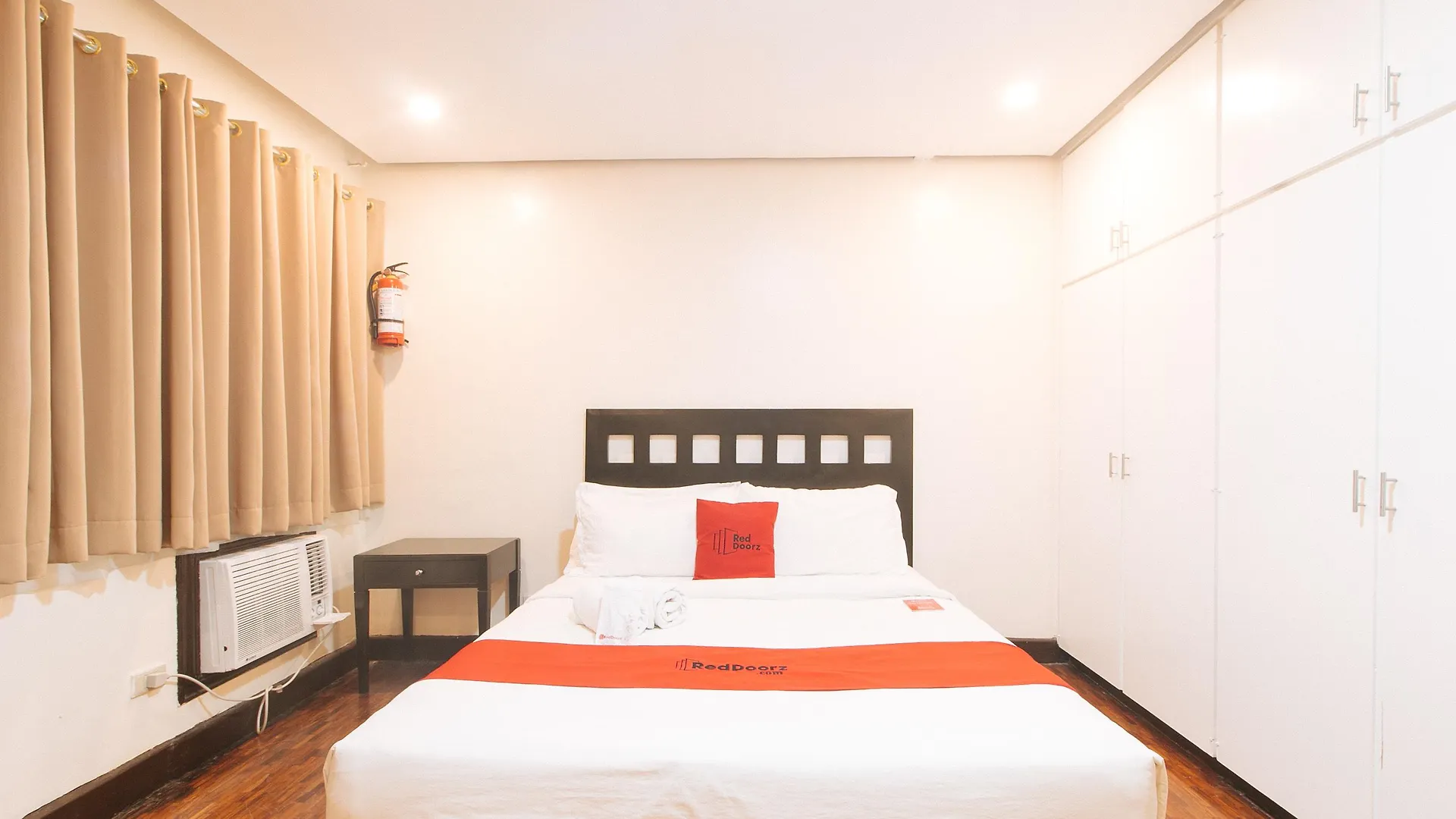 **** Hotel Reddoorz Premium Near Greenbelt Makati - Vaccinated Staff Makati City Philippines