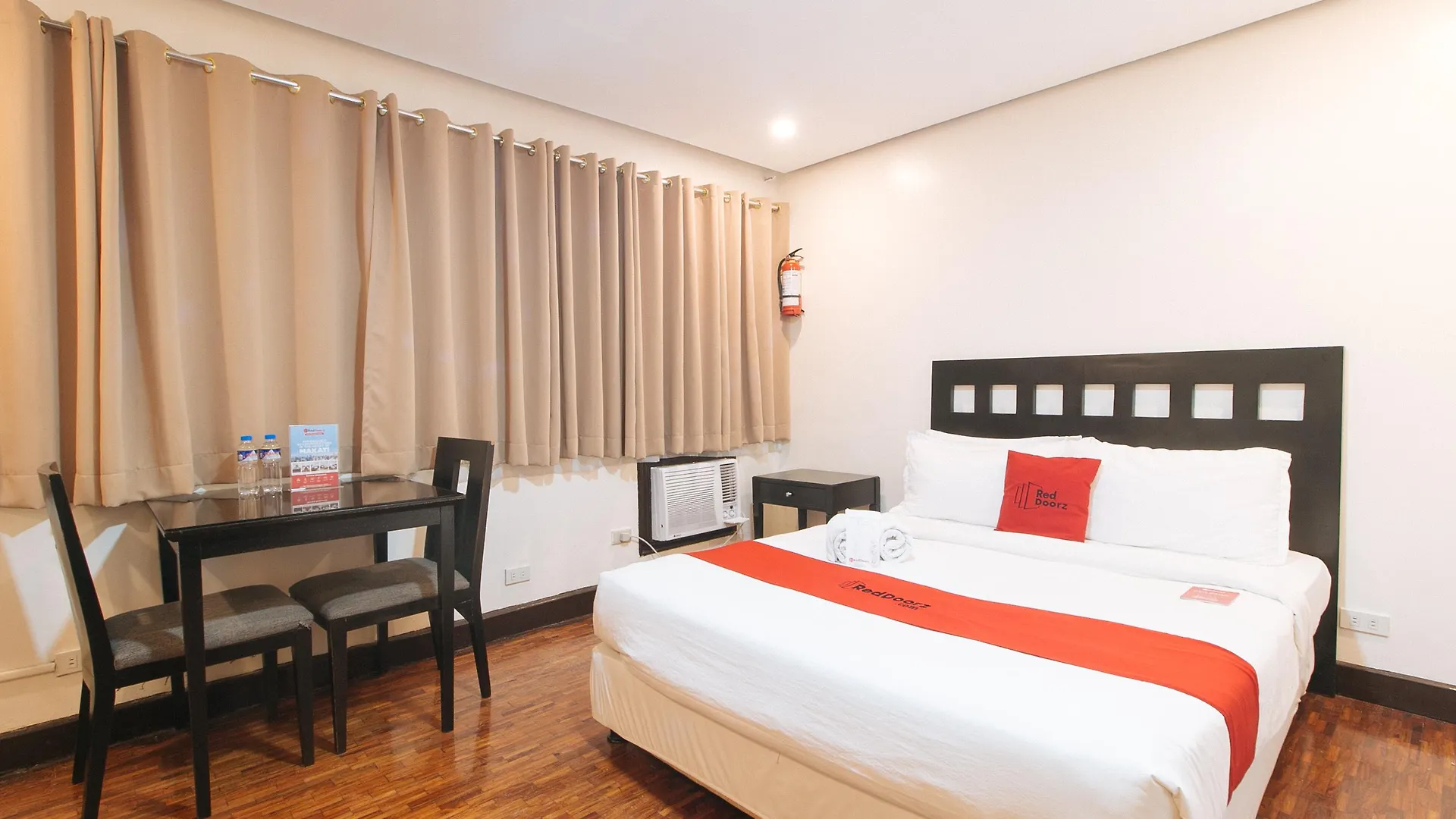 Reddoorz Premium Near Greenbelt Makati - Vaccinated Staff Makati City