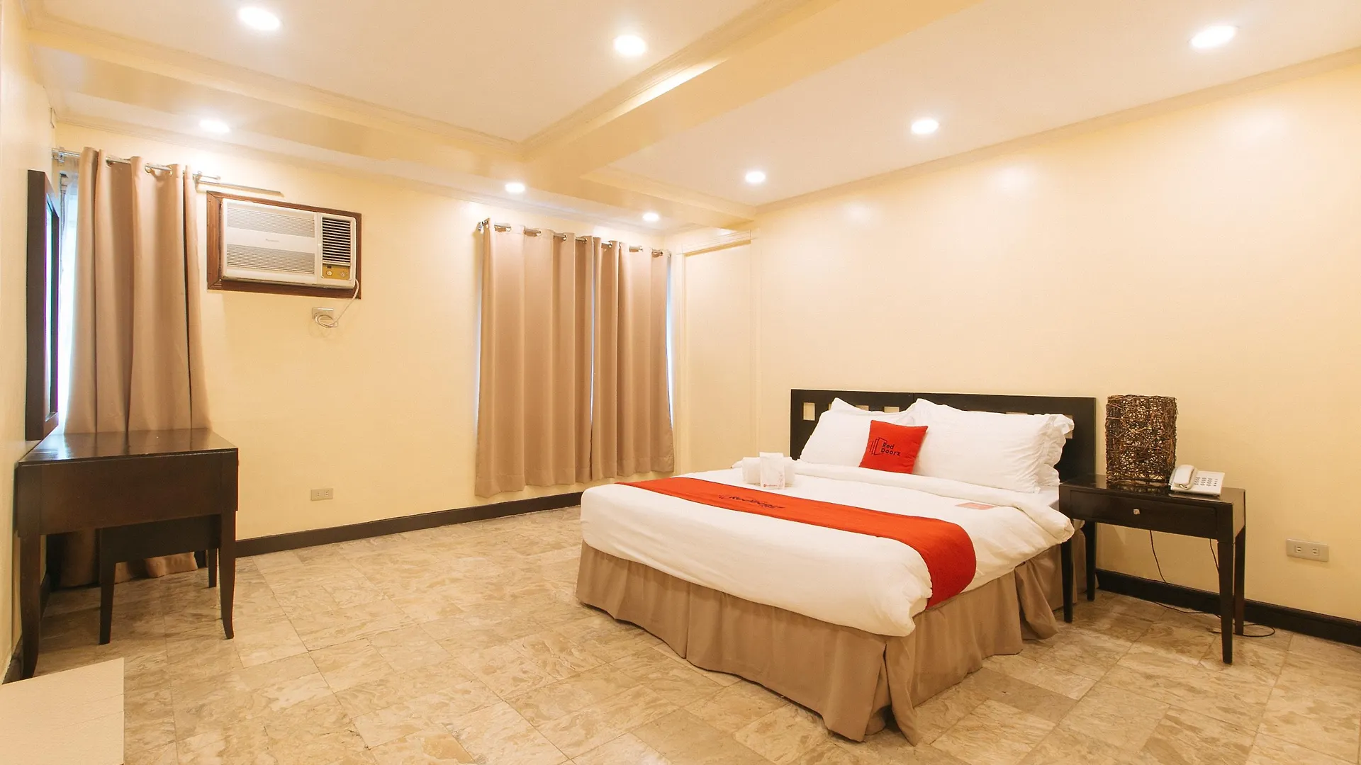 Hotel Reddoorz Premium Near Greenbelt Makati - Vaccinated Staff Makati City