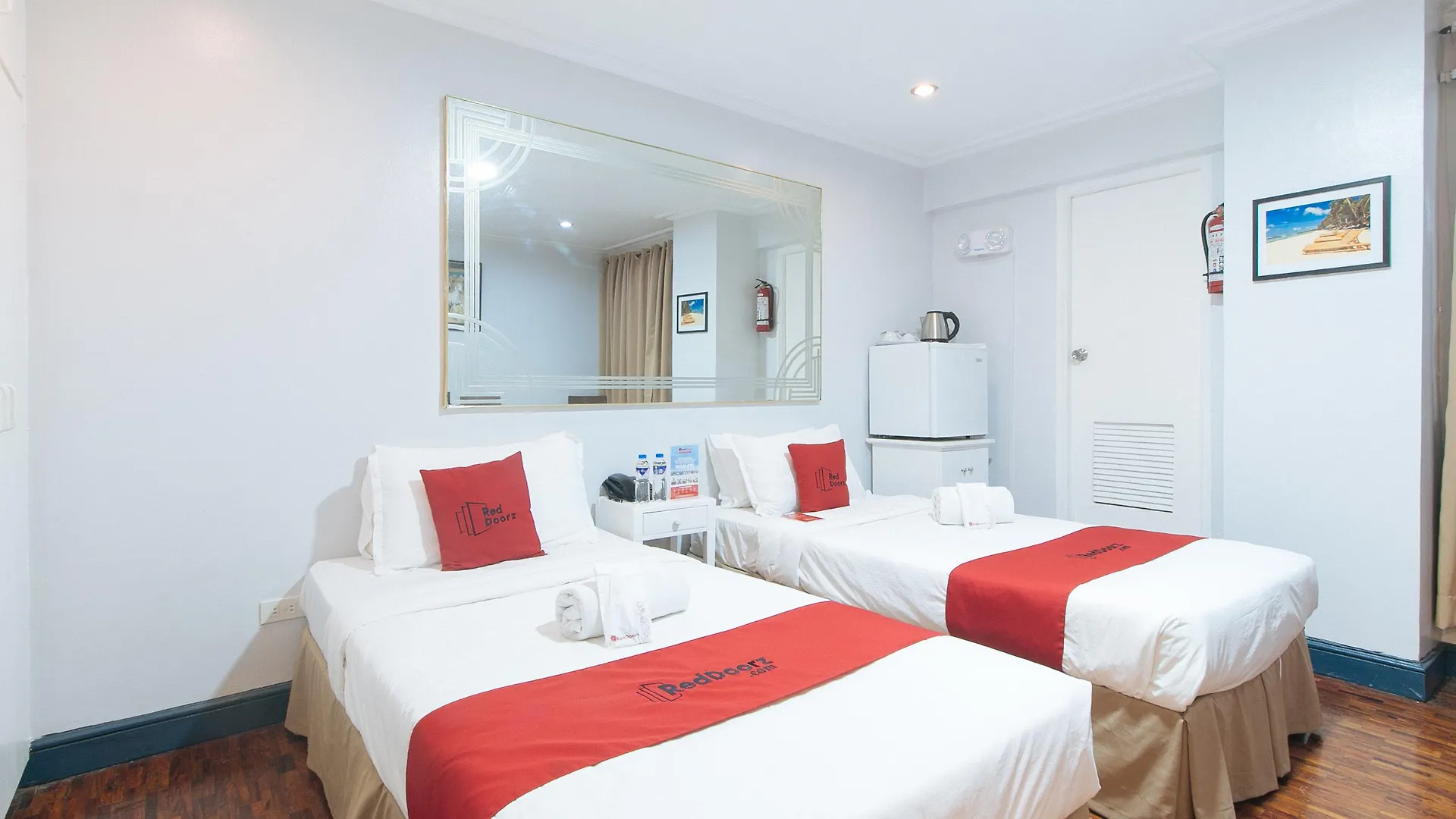 Reddoorz Premium Near Greenbelt Makati - Vaccinated Staff Makati City 4*,