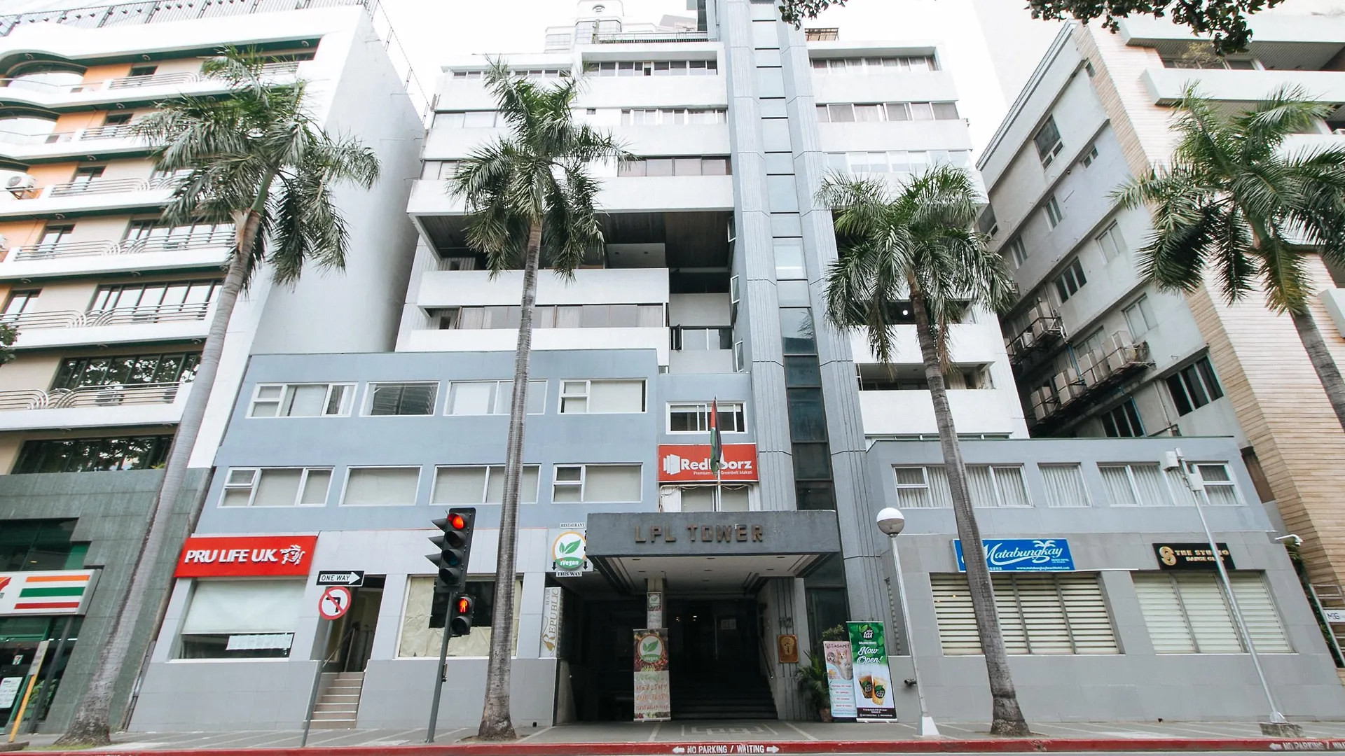 Reddoorz Premium Near Greenbelt Makati - Vaccinated Staff Makati City 4*,
