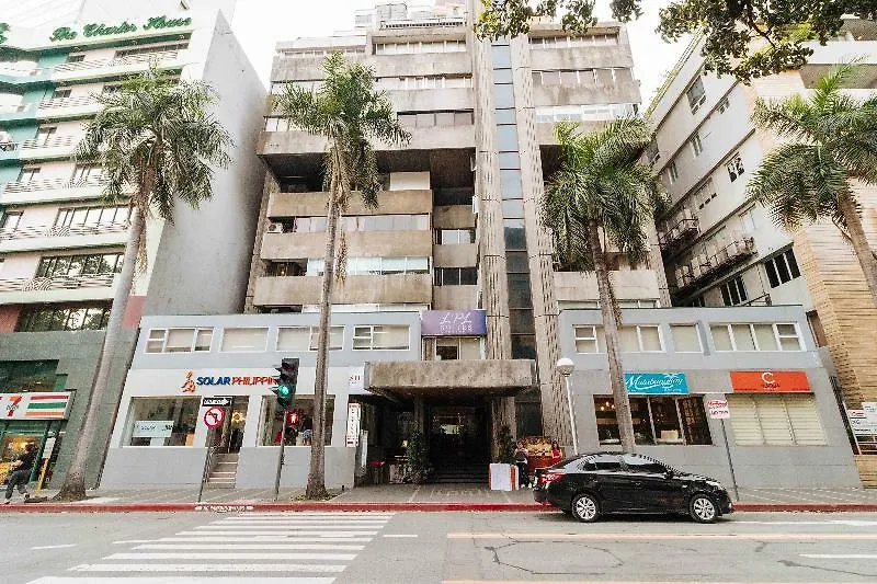 Reddoorz Premium Near Greenbelt Makati - Vaccinated Staff Makati City 4*,  Philippines
