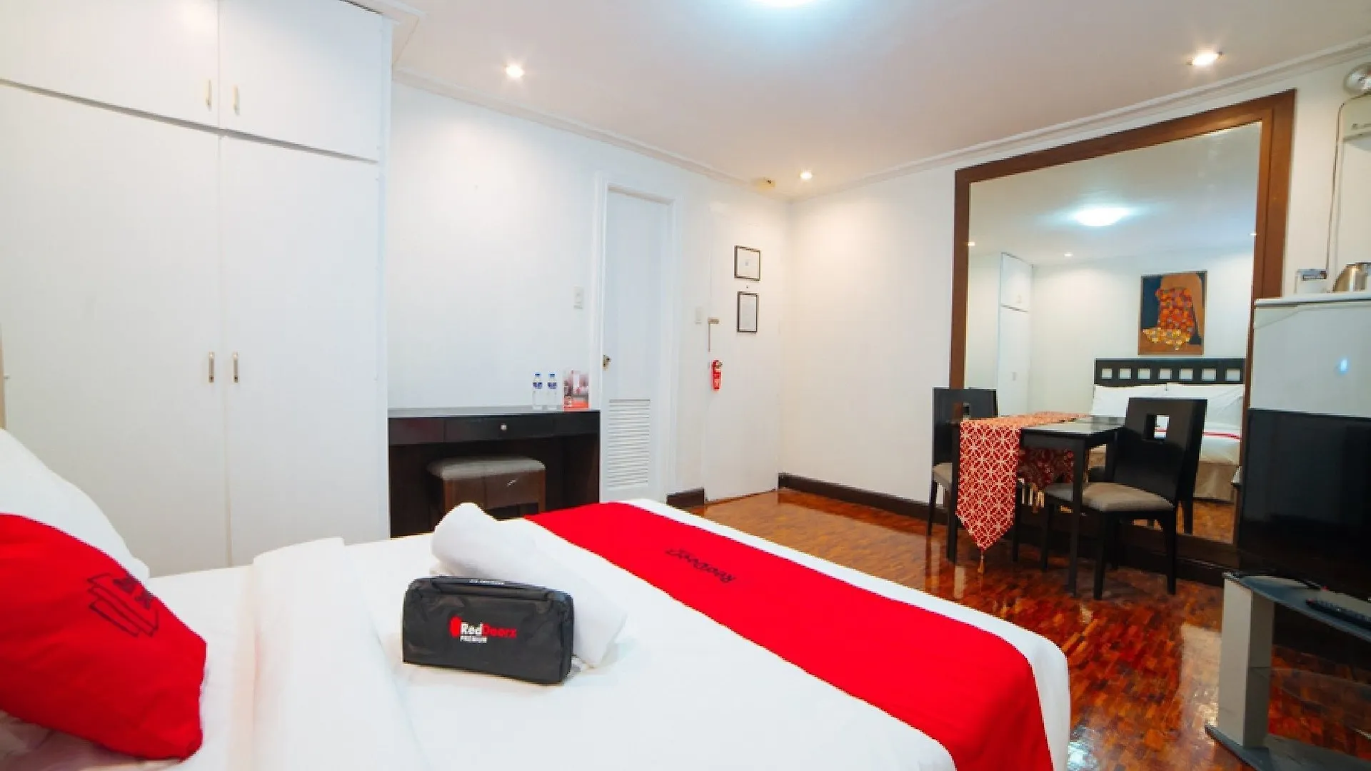 Hotel Reddoorz Premium Near Greenbelt Makati - Vaccinated Staff Makati City